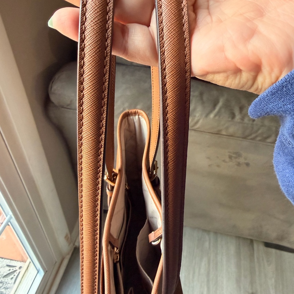 Michael Kors | Brown Saffiano Leather Shoulder Bag with Gold Hardware - Picture 3 of 7